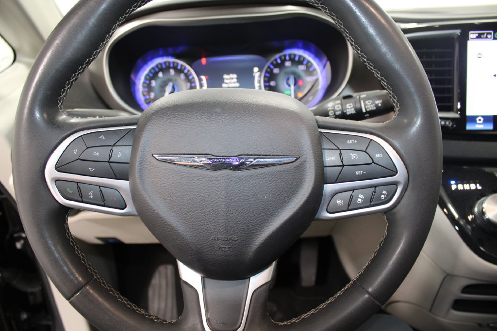 Used 2024 Chrysler Pacifica Touring-L FWD image 29