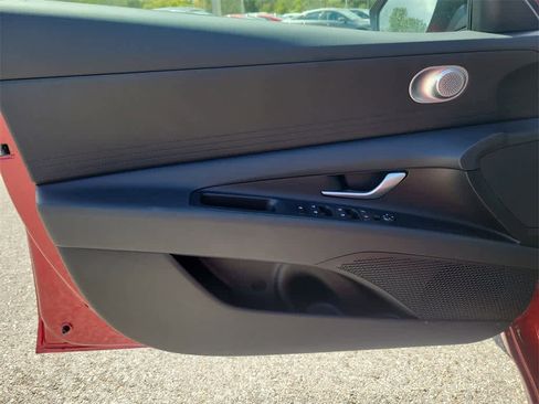 New 2025 Hyundai Elantra SE image 17