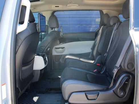 Used 2024 Kia Carnival SX Prestige FWD image 37