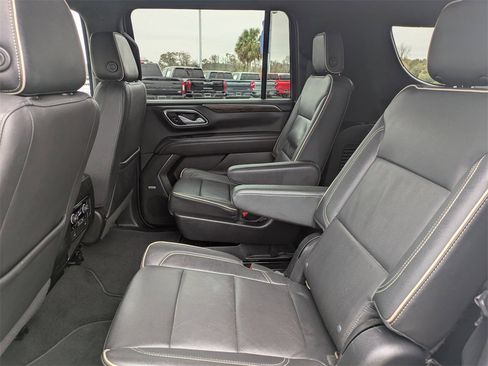 Used 2022 Chevrolet Suburban Premier image 11
