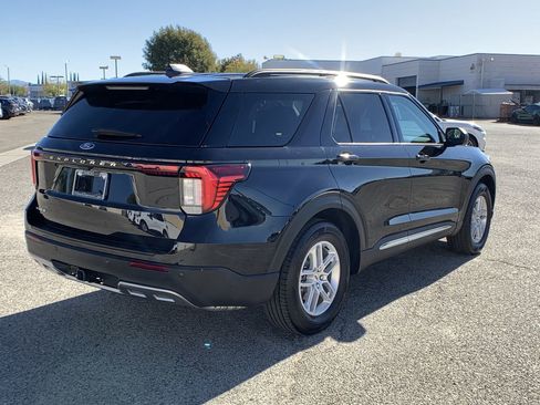 Used 2025 Ford Explorer Active w/ Active Comfort Package image 8