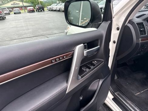 Used 2016 Toyota Land Cruiser AWD/4WD image 12