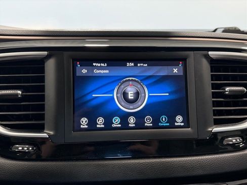 Used 2021 Chrysler Voyager Lxi image 20