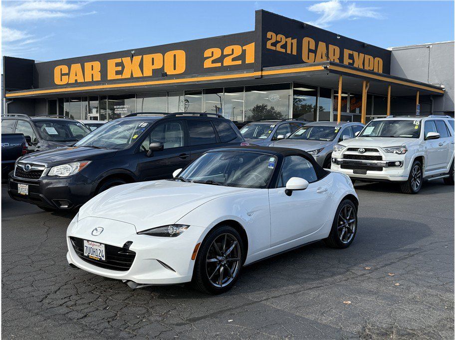 Used 2017 MAZDA MX-5 Miata Grand Touring RWD image 1