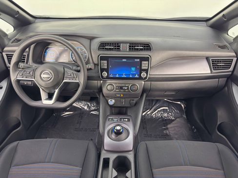 Used 2025 Nissan Leaf S image 11