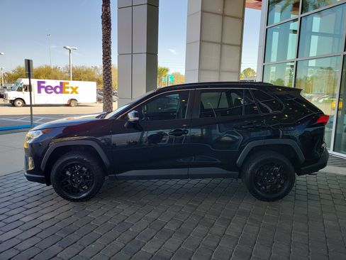 Used 2021 Toyota RAV4 XLE image 3