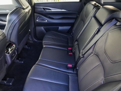 Certified 2025 INFINITI QX60 Luxe image 16