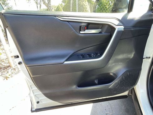 Used 2019 Toyota RAV4 XSE AWD/4WD image 20