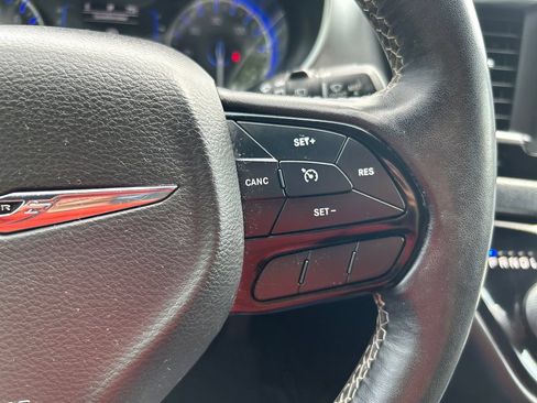 Used 2020 Chrysler Pacifica Touring w/ S Appearance Package FWD image 25