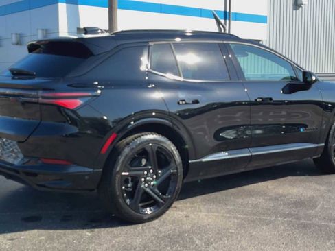 Certified 2024 Chevrolet Equinox EV RS image 2