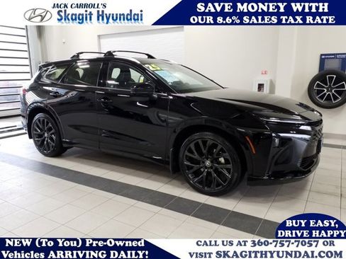 Used 2025 Toyota Crown Signia w/ Advanced Technology Package image 1