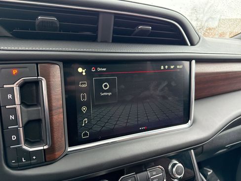 Used 2024 GMC Yukon Denali Ultimate image 18