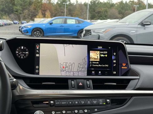 Used 2021 Lexus ES 300h w/ Premium Package image 10