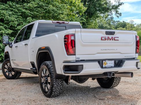 Used 2024 GMC Sierra 2500 Denali w/ Denali Reserve Package AWD/4WD image 3