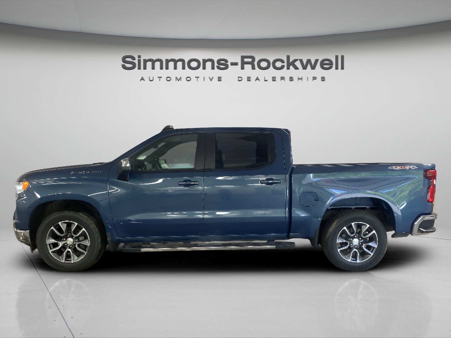 Used 2024 Chevrolet Silverado 1500 LT AWD/4WD image 2
