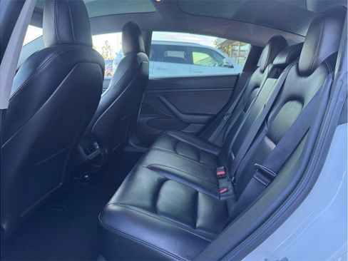 Used 2019 Tesla Model 3 Standard Range image 15