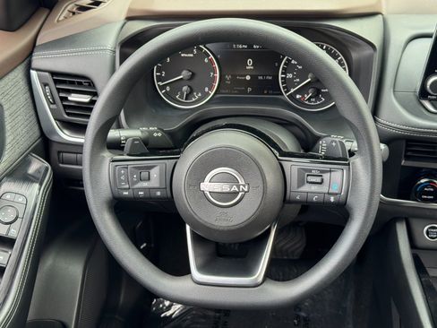 Used 2023 Nissan Rogue SV FWD image 18