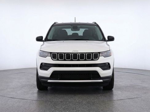 Used 2025 Jeep Compass Limited AWD/4WD image 2
