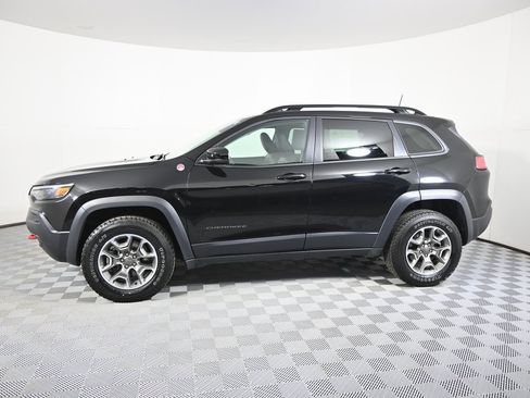 Used 2022 Jeep Cherokee Trailhawk image 2