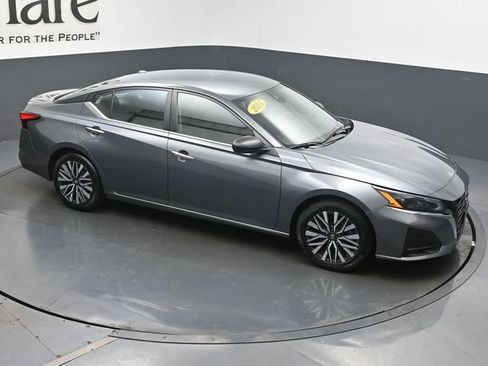 Used 2024 Nissan Altima 2.5 SV FWD image 52
