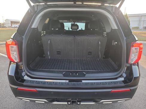 Used 2021 Ford Explorer XLT w/ Equipment Group 202A image 7