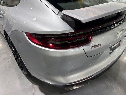 Used 2018 Porsche Panamera RWD image 46