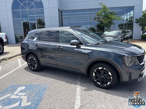 Used 2024 Kia Sorento S FWD image 33
