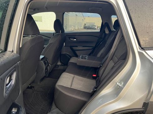 Used 2024 Nissan Rogue SV image 15