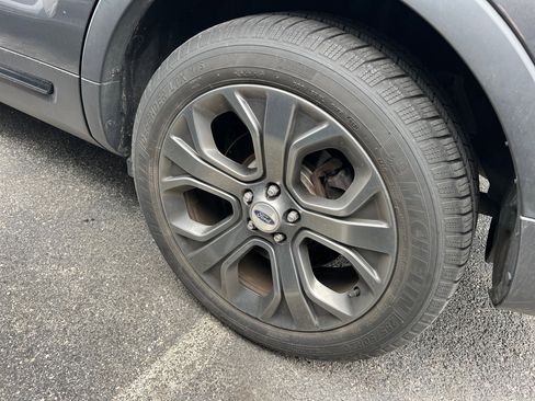 Used 2018 Ford Explorer Sport w/ Equipment Group 401A image 8