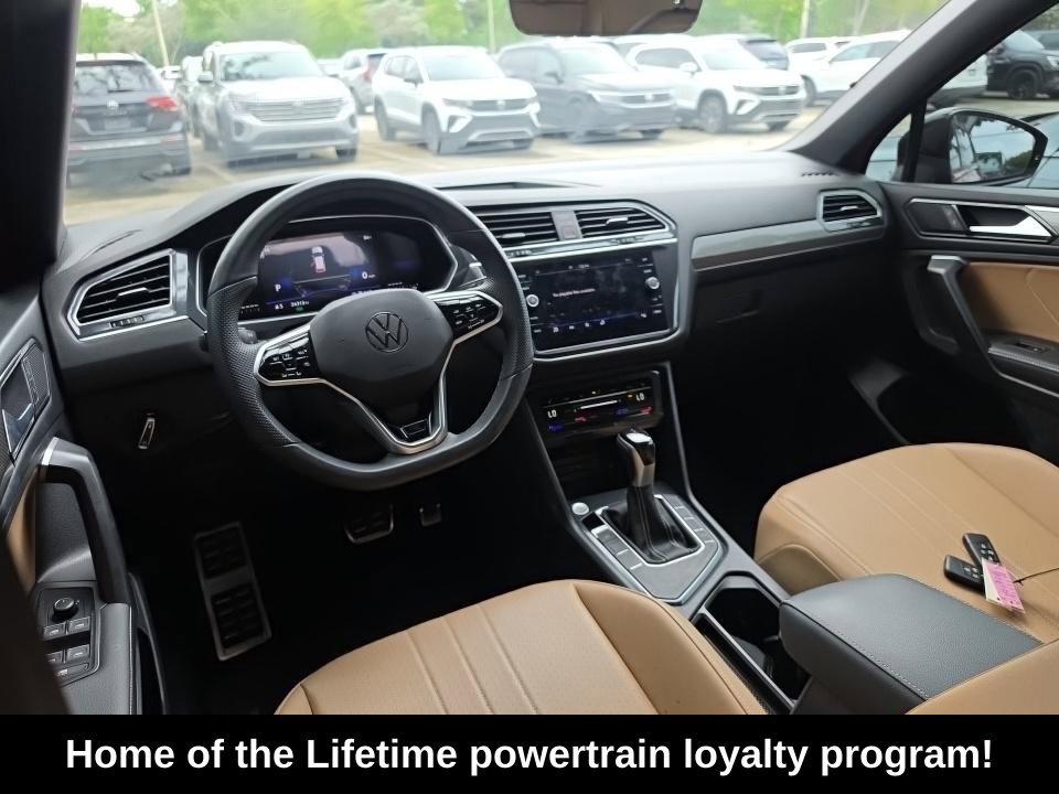 Used 2024 Volkswagen Tiguan SE R-Line FWD image 4