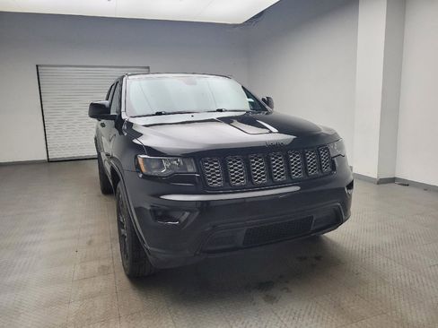 Used 2020 Jeep Grand Cherokee Altitude image 14