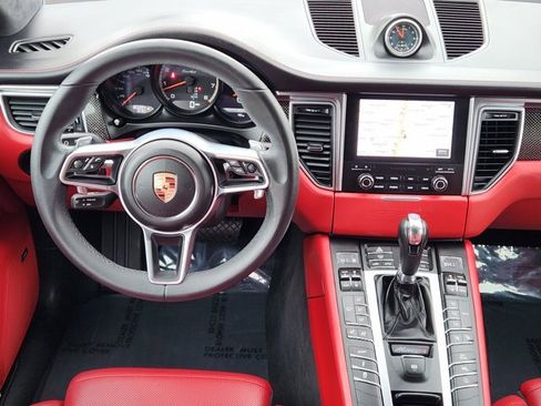 Used 2018 Porsche Macan Turbo image 27