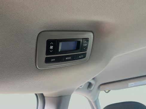 Used 2017 Toyota Sienna LE image 13