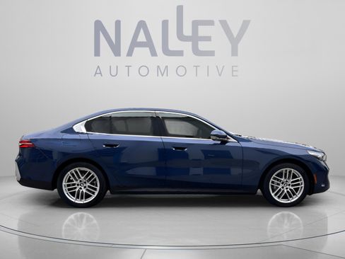 Used 2025 BMW 530i xDrive w/ Premium Package AWD/4WD image 5