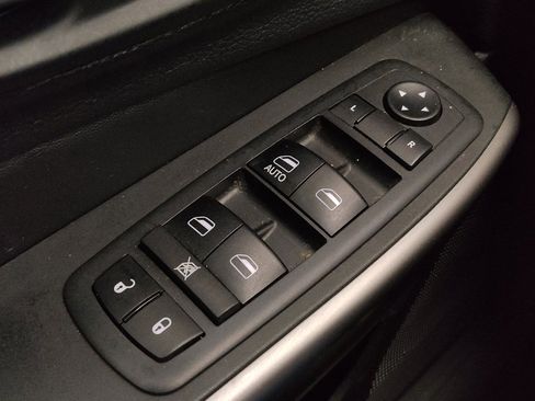 Used 2019 Jeep Cherokee Latitude w/ Popular Appearance Group FWD image 27
