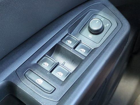 Used 2019 Volkswagen Atlas SE w/ Panoramic Sunroof Package FWD image 24