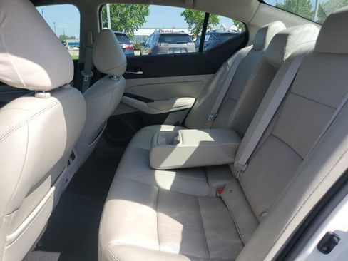 Used 2021 Nissan Altima 2.5 Platinum AWD/4WD image 14
