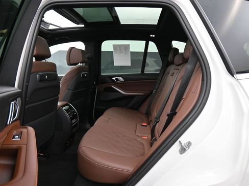 Used 2025 BMW X5 xDrive40i AWD/4WD image 19