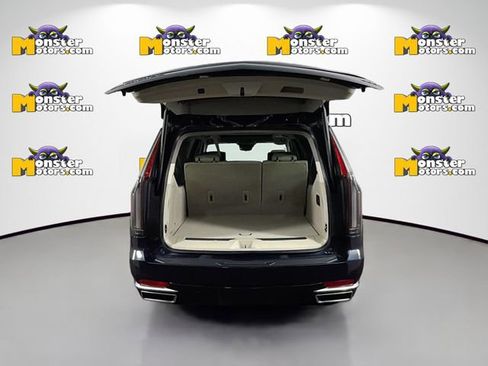 Used 2023 Cadillac Escalade ESV Premium Luxury Platinum image 31