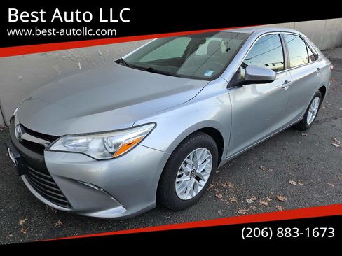 Used 2016 Toyota Camry LE image 1