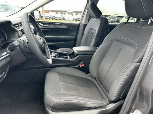 Used 2023 Jeep Grand Cherokee L Laredo AWD/4WD image 21