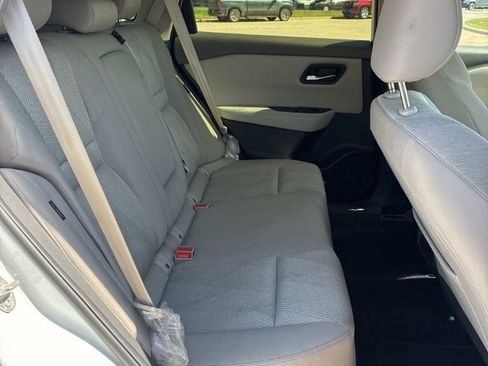 Used 2025 Nissan Rogue SV AWD/4WD image 9