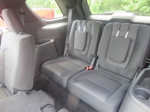 Used 2017 Ford Explorer XLT AWD/4WD image 25
