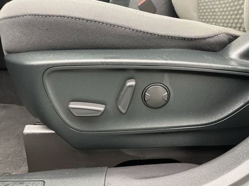 Certified 2022 Ford Escape SE w/ Cold Weather Package image 10