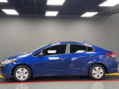 Used 2017 Kia Forte LX image 3