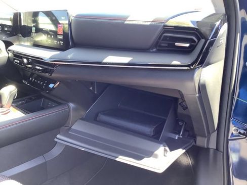 Used 2025 Nissan Kicks SR w/ Illumination Package AWD/4WD image 38