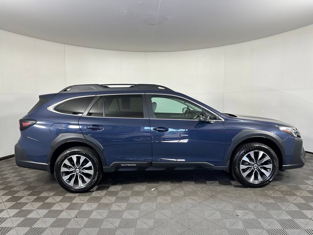 Used 2025 Subaru Outback Limited AWD/4WD image 6