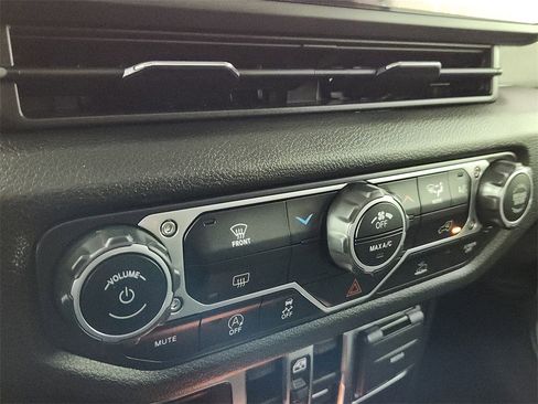 Used 2025 Jeep Wrangler Sport image 21