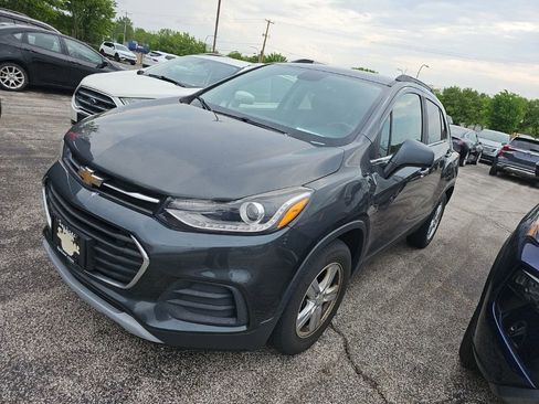 Used 2018 Chevrolet Trax LT w/ LT Convenience Package FWD image 5