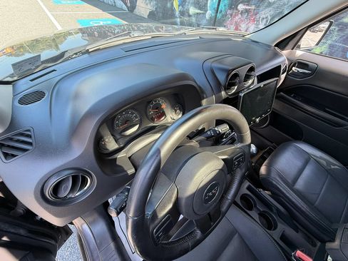 Used 2015 Jeep Patriot High Altitude FWD image 25